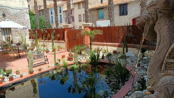 Hotel El Castell Embruixat Saint-Hippolyte  Exterior foto
