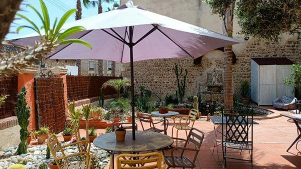 Hotel El Castell Embruixat Saint-Hippolyte  Exterior foto