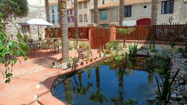 Hotel El Castell Embruixat Saint-Hippolyte  Exterior foto